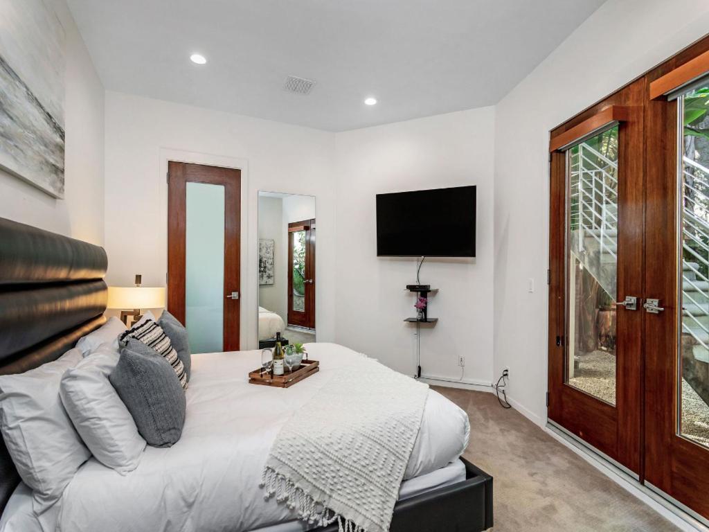 Hollywood Ev2 Villa